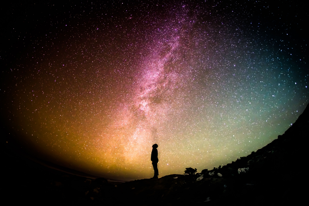 A person looking up at the starry sky 5K wallpaper