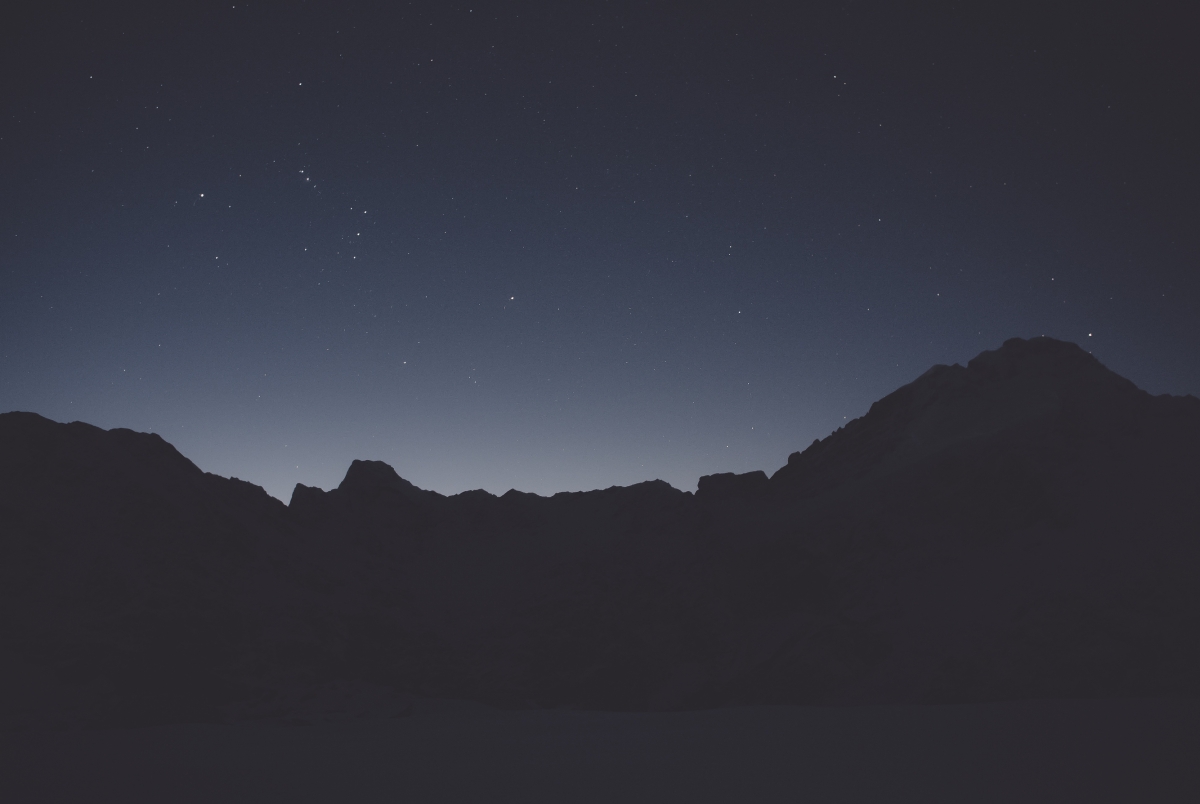 Night mountain starry sky landscape 4K wall