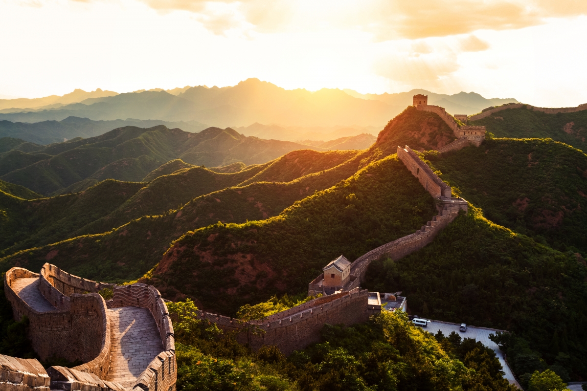 The Great Wall in the Sun 4K Landscape Wallpaper