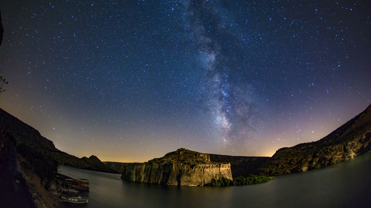 Starry Milky Way 4K Landscape Wallpaper