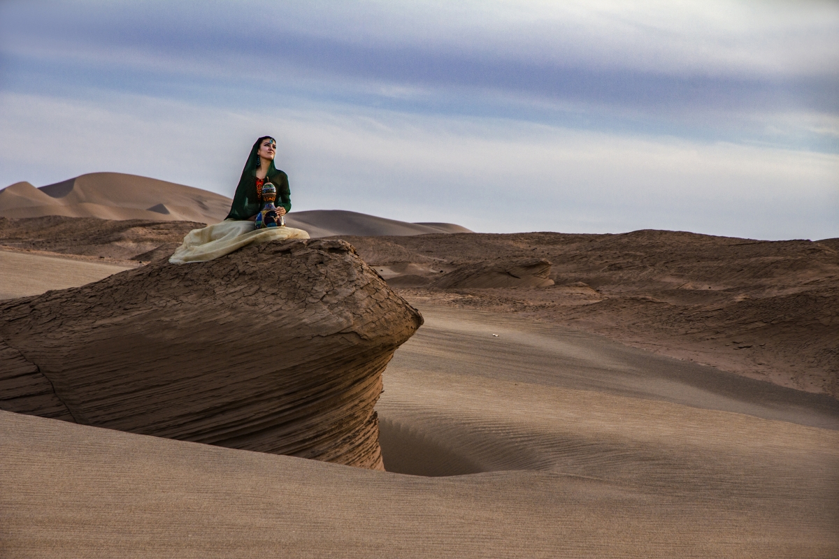 Aunt of the beautiful desert beauty in Xinjiang
