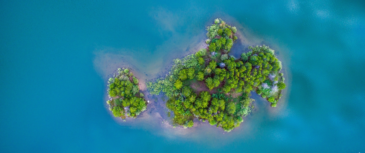 Drone and island overlooking the scenery 3440