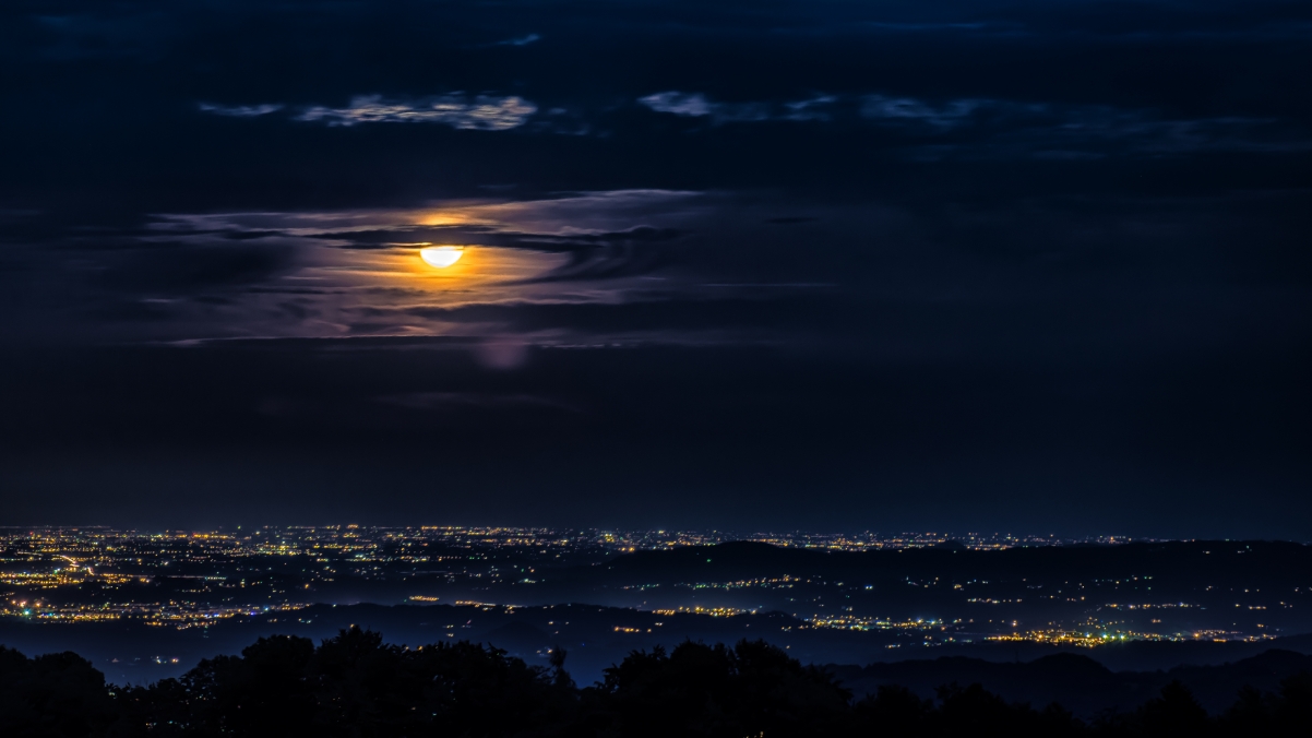 Night moon cloud city 4K wind