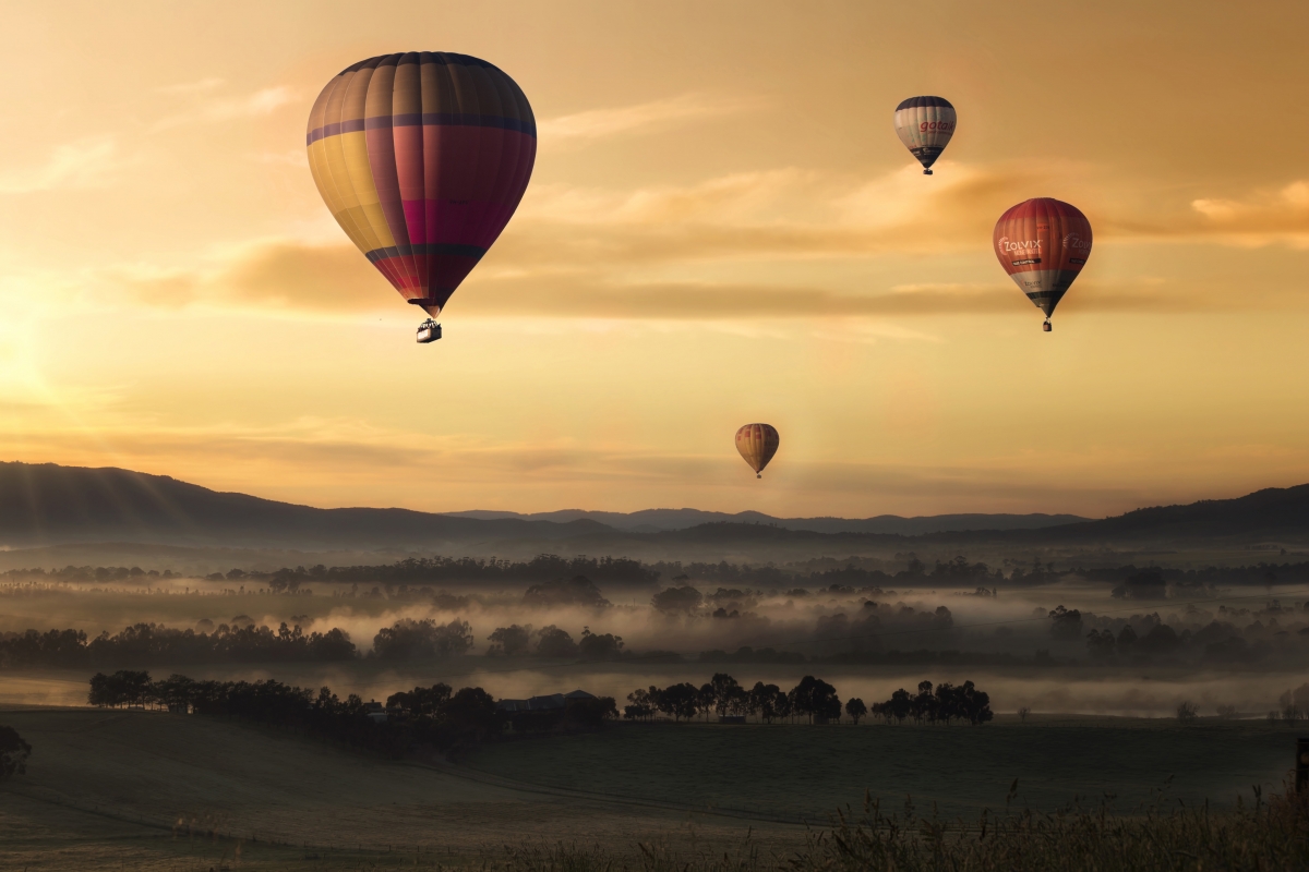 Sky, clouds, grass, hot air balloon, 4k wind