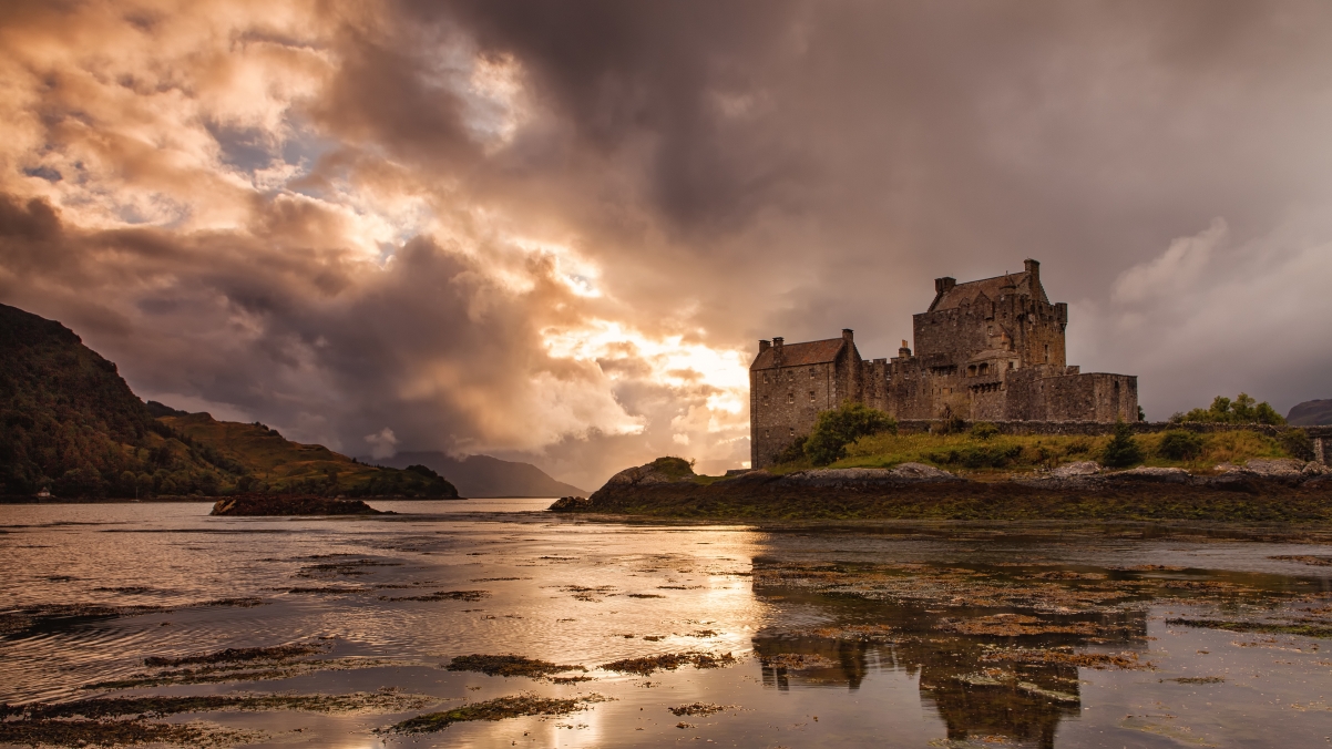 Eilean Donan Castle scenery 4K