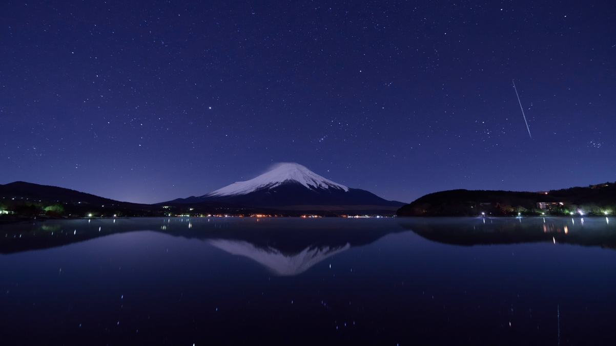 Gemini meteor and Mount Fuji in the mountains