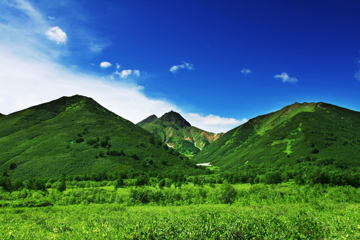 Mountain Nature Green Grass Sky 4K Wind