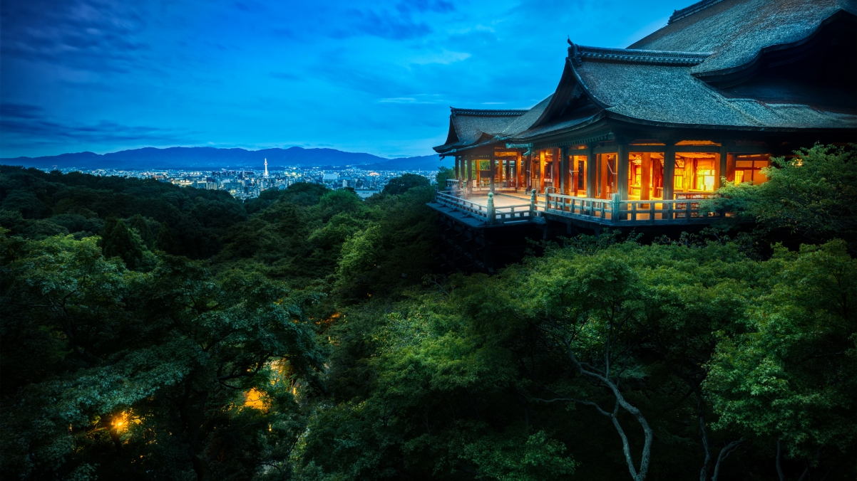 Treetop temple in Kyoto, Japan 4k wind