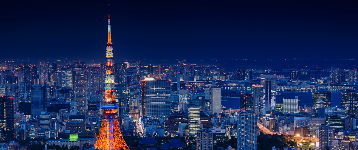 Night view of Tokyo Tower, Japan 3440x144