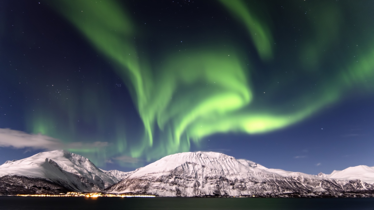 Norway starry sky aurora landscape 4k wallpaper