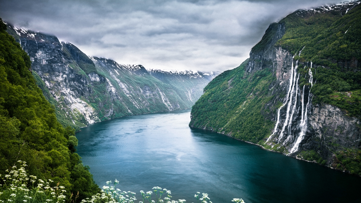 4K landscape of Geirangerfjord in Norway