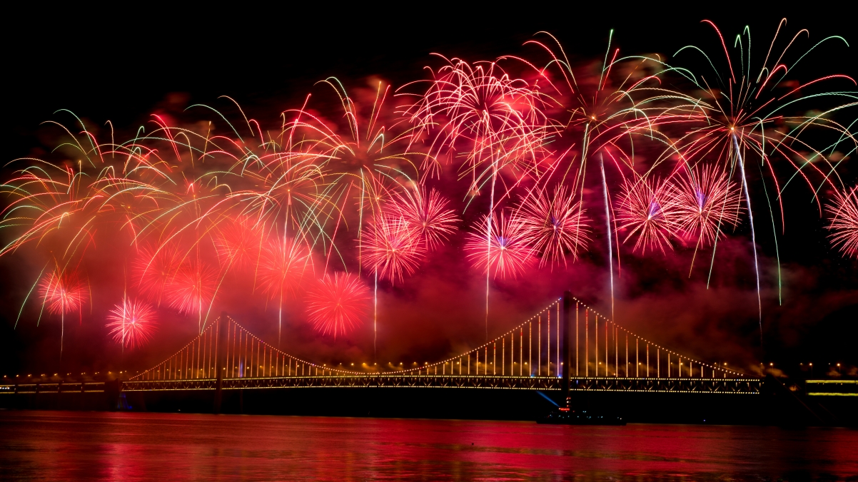 Beautiful fireworks 4k wallpaper