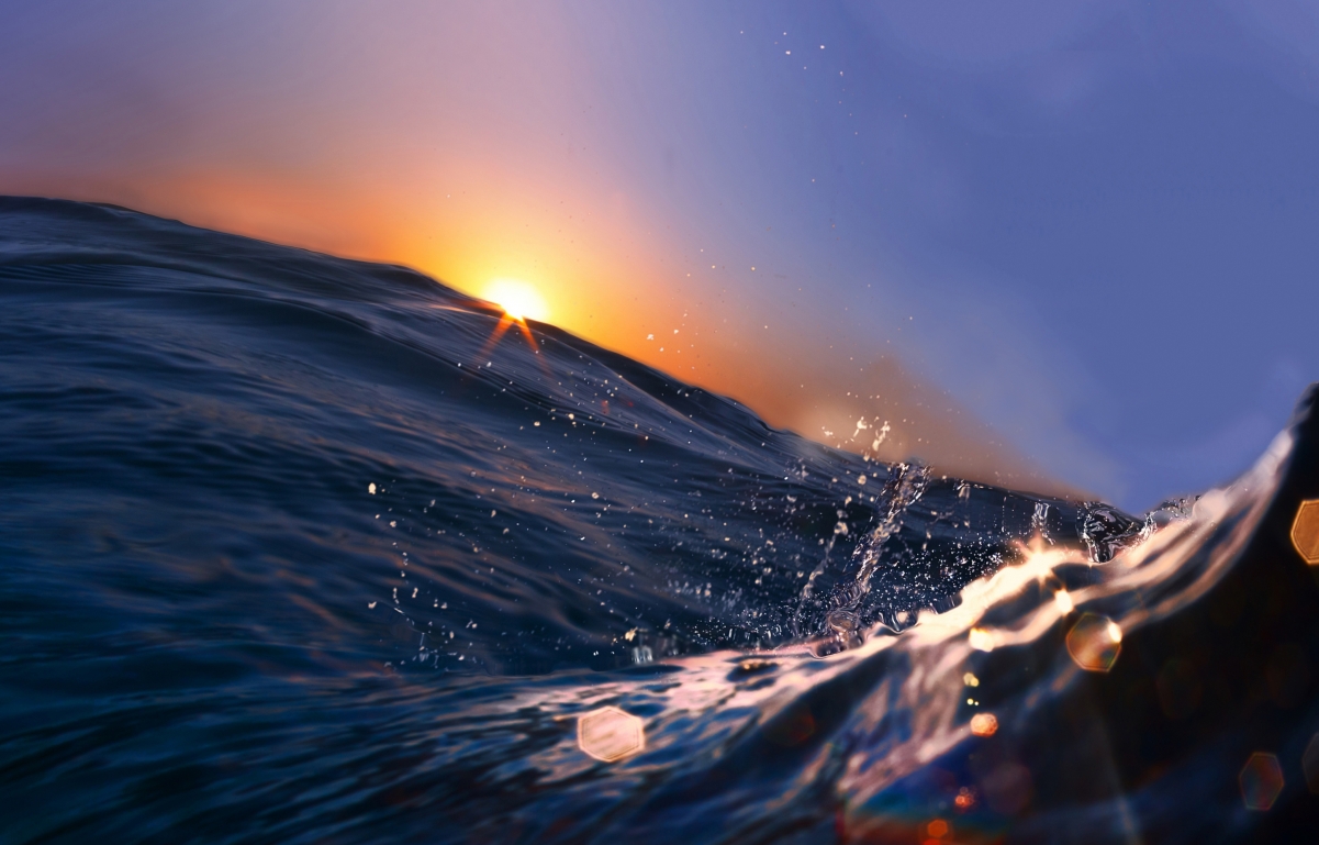 Beautiful sea waves sunset 4K wallpaper