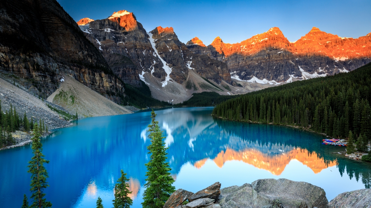 Beautiful Moraine Lake sunrise scenery 4k