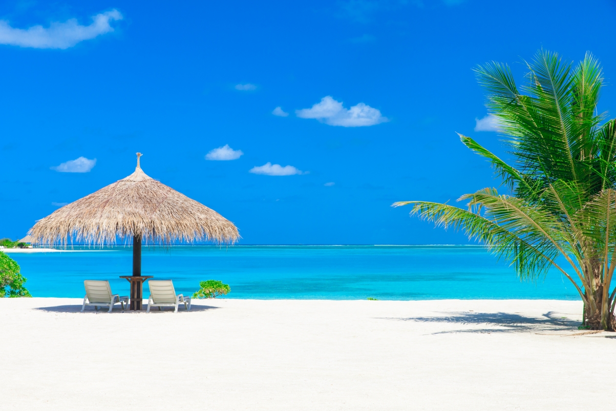 Maldives beach scenery 5k wall
