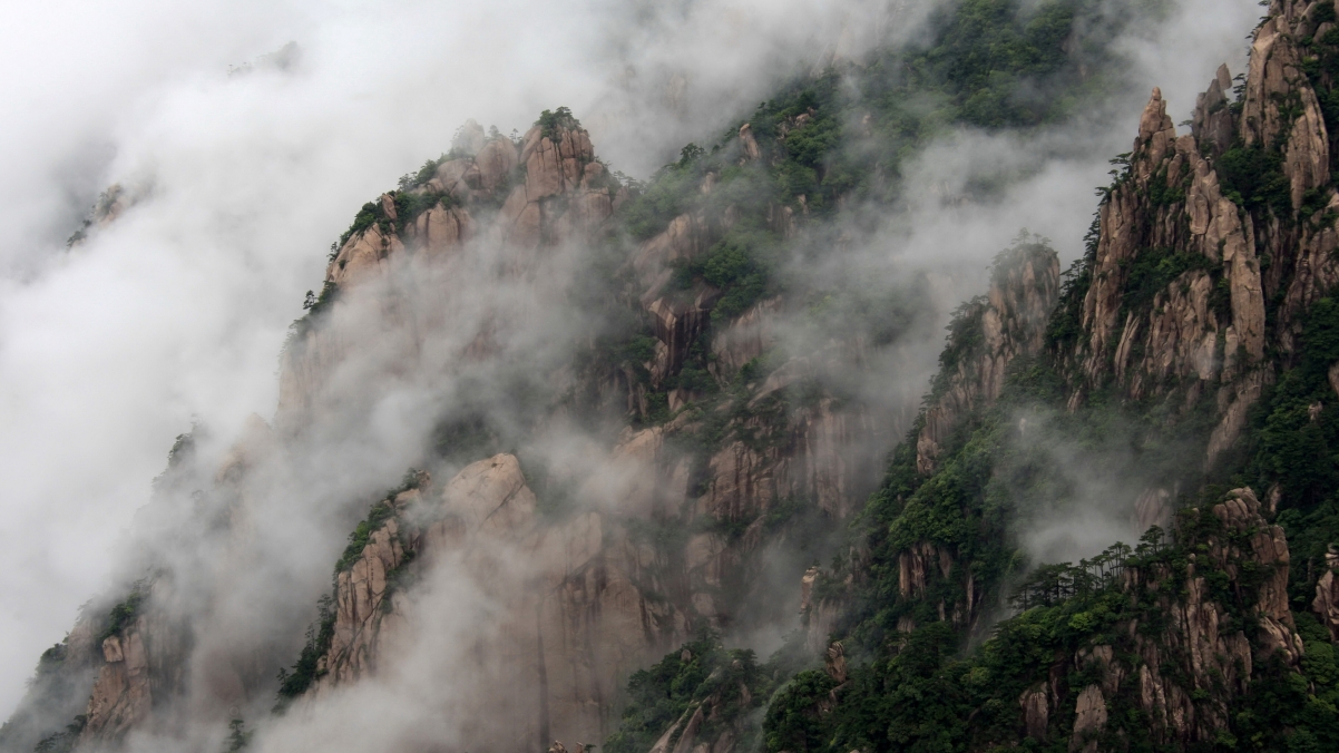 Huangshan Mountain 4K Wallpaper
