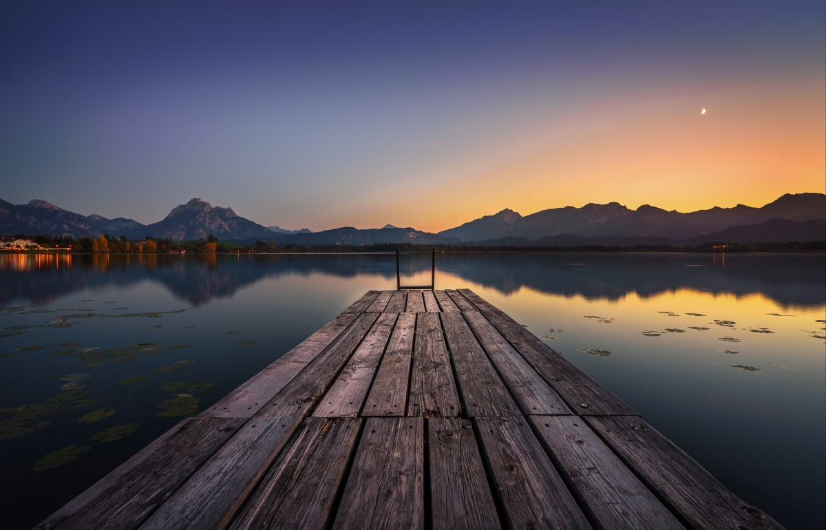 Dusk lakeside mountain pier 6k wind