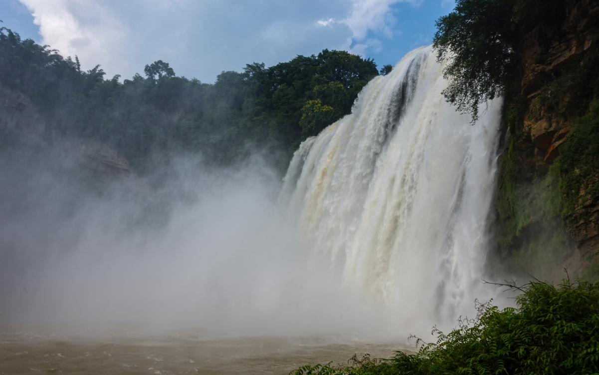 Huangguoshu Waterfall 4K Landscape Wallpaper
