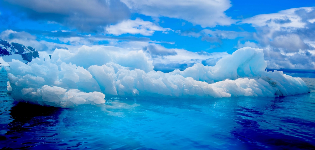 Ocean Glacier 4K Landscape Wallpaper