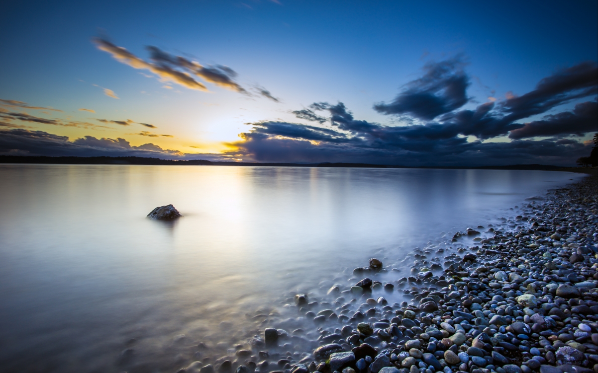 Beach pebbles sky 4K landscape