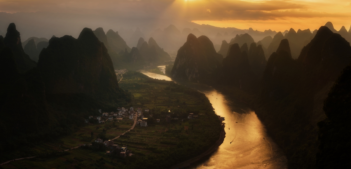 Guilin Yangshuo Lijiang River landscape sunset wind