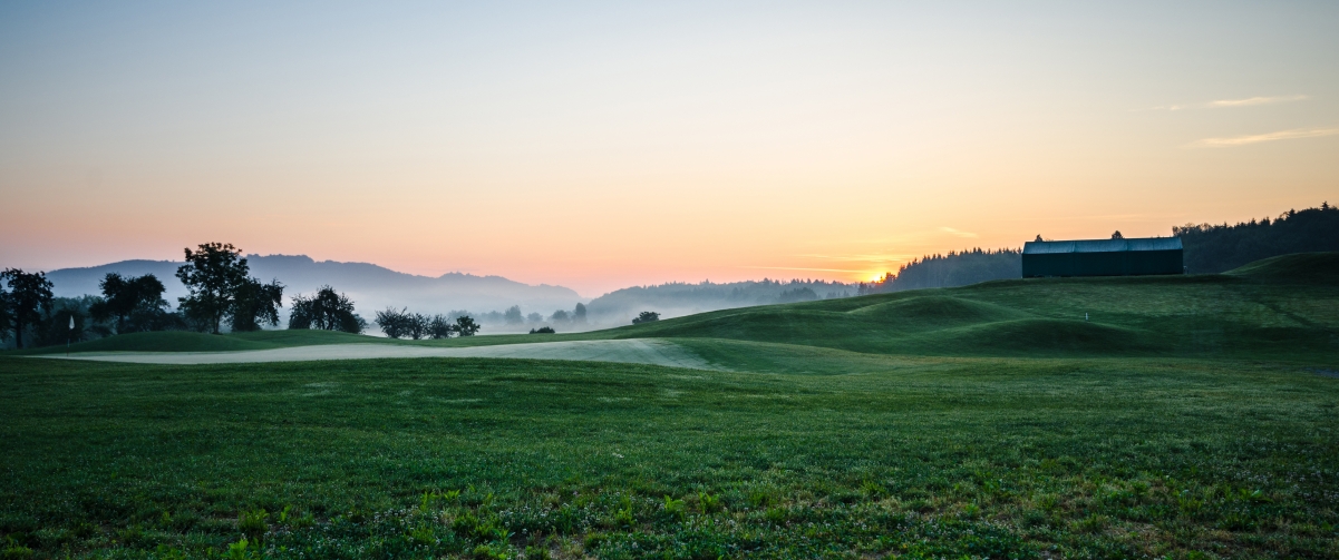 Golf course scenery 3440x144