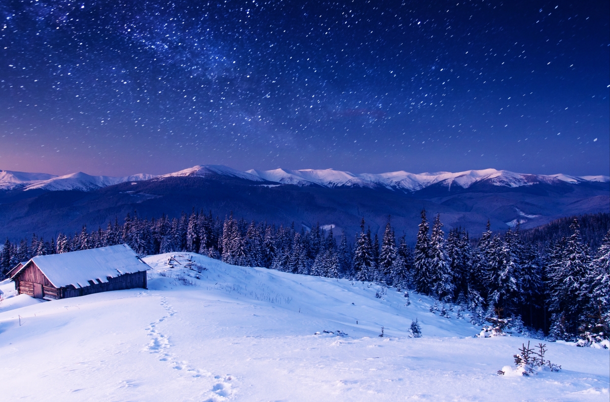 Winter evening scenery, houses, mountains