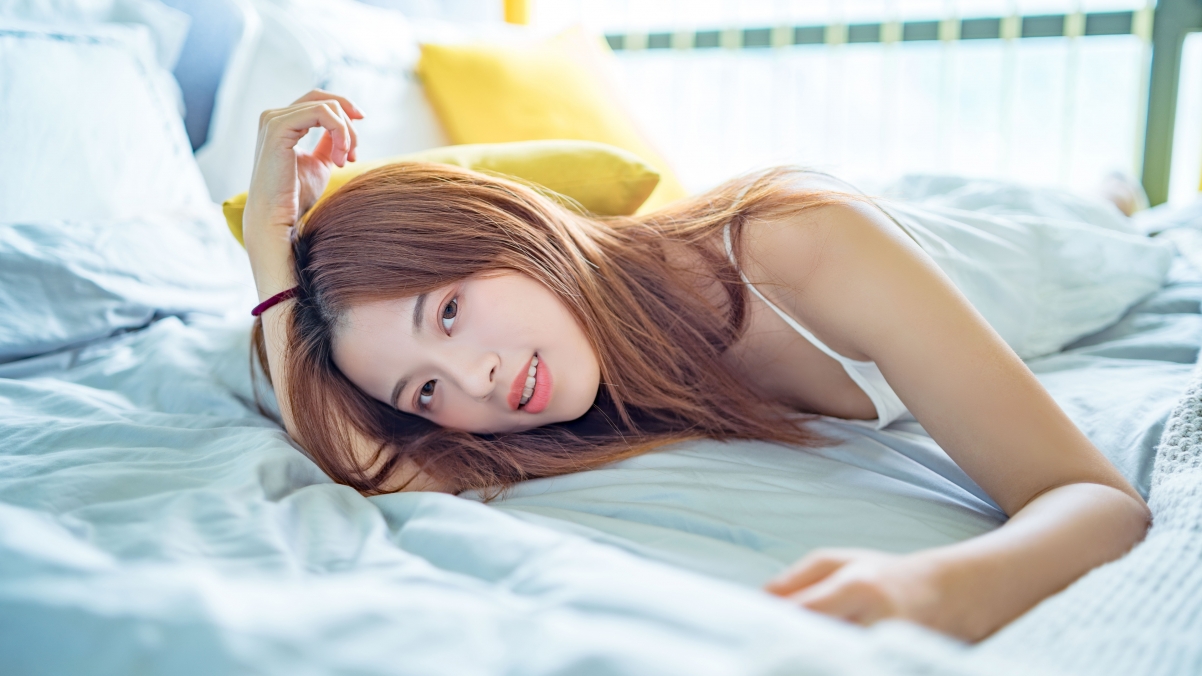 Long Haired Beauty Home Photo 4k Wallpaper