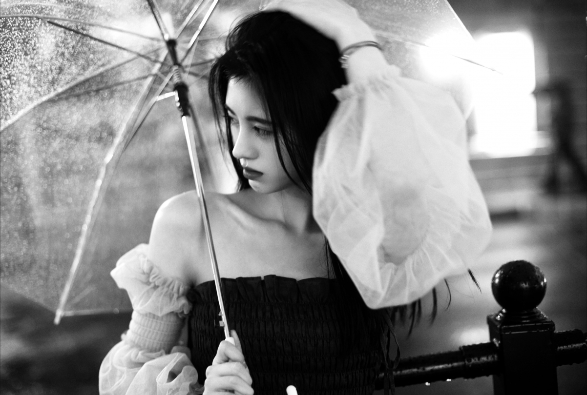 Yeyu Street Ju Jingyi Umbrella Black and White