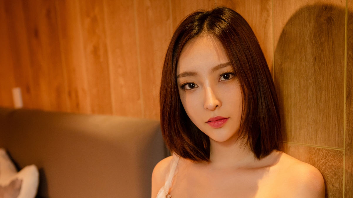 Beautiful girl with short hair 4k wallpaper