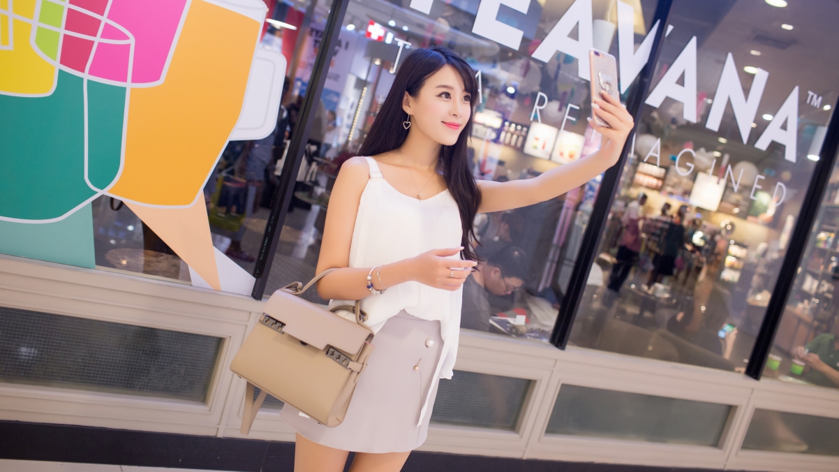 Manni Wang Hao Q Street Selfie 4K Beauty