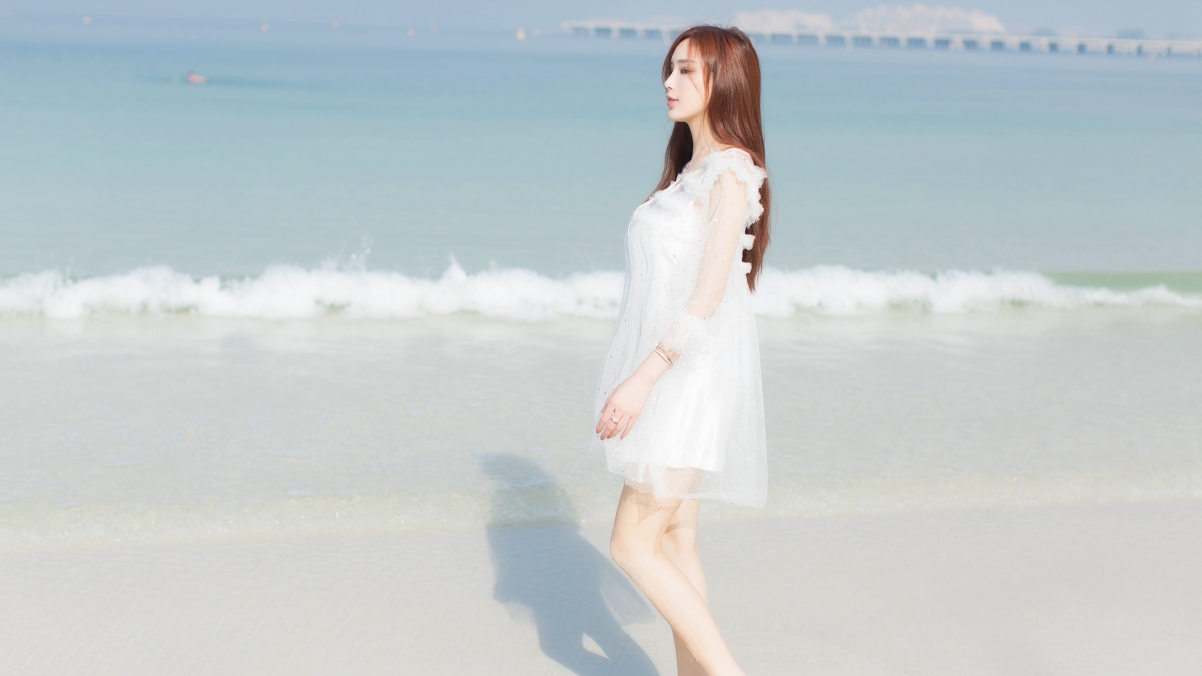 The soil is round and short, and the poor seaside is small and fresh