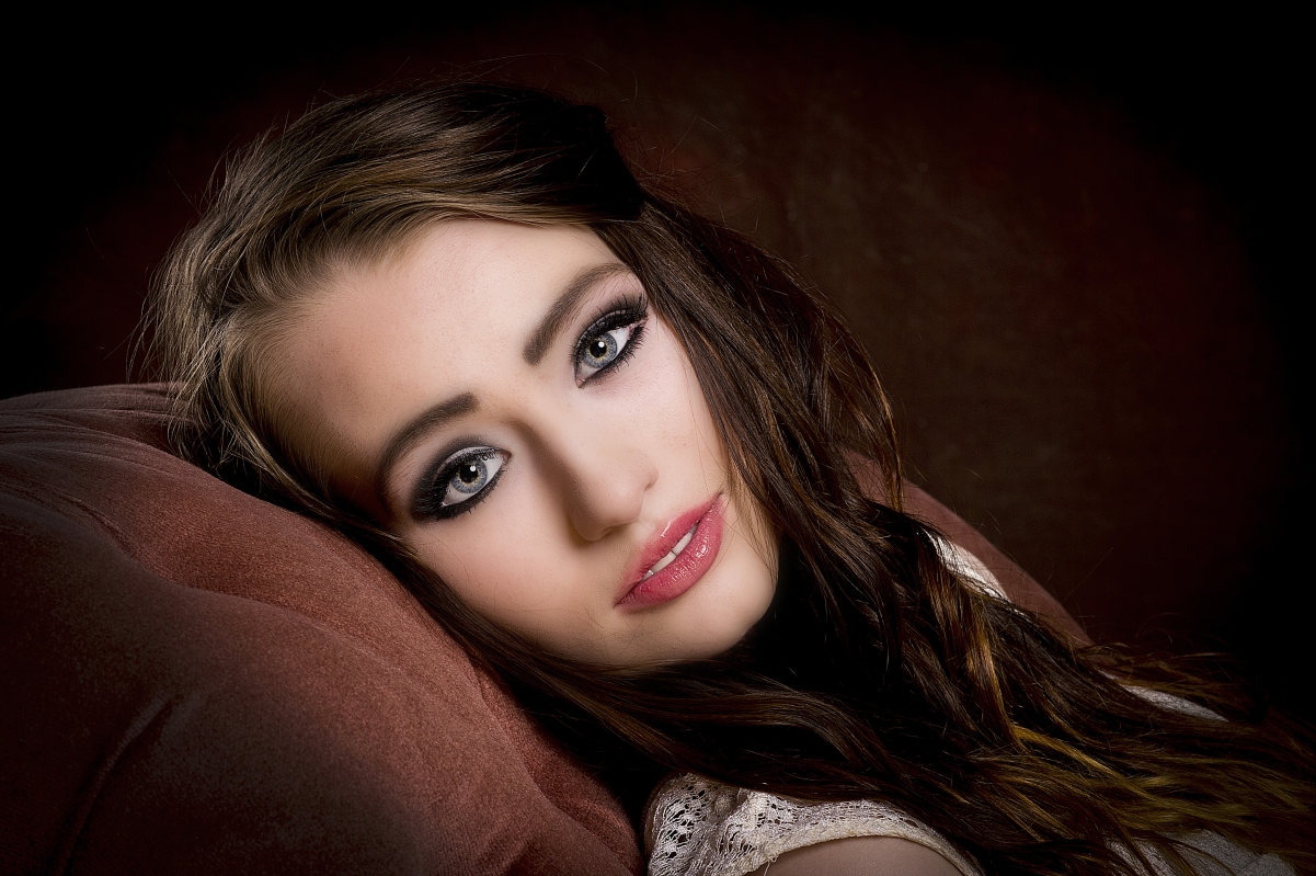 Girly makeup beautiful long hair beauty 4K wall