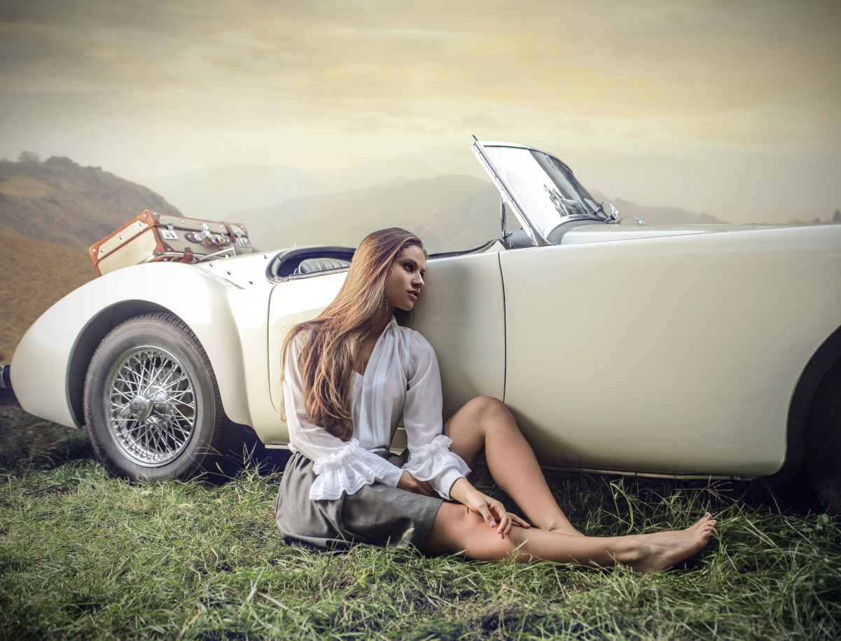 Car beautiful long-haired beauty pose