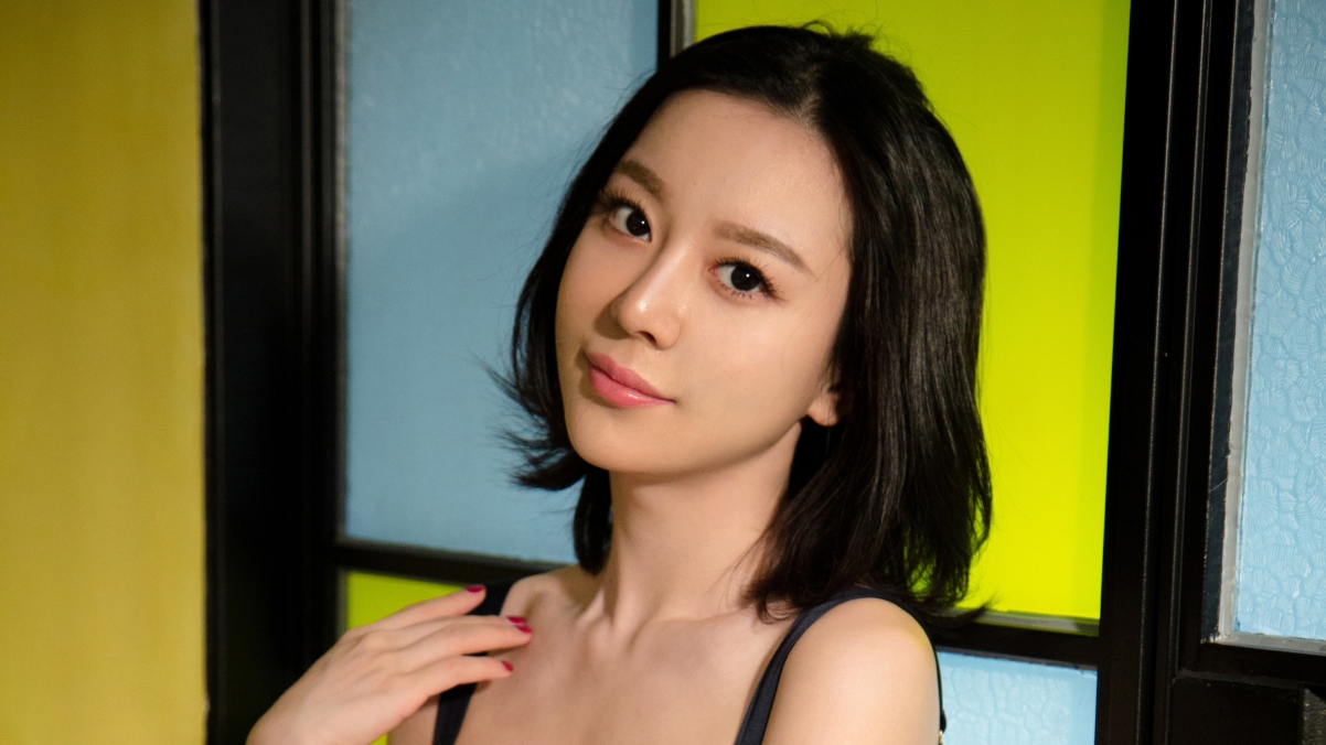 Temperament seductive beauty Mu Yuqian 4k wall