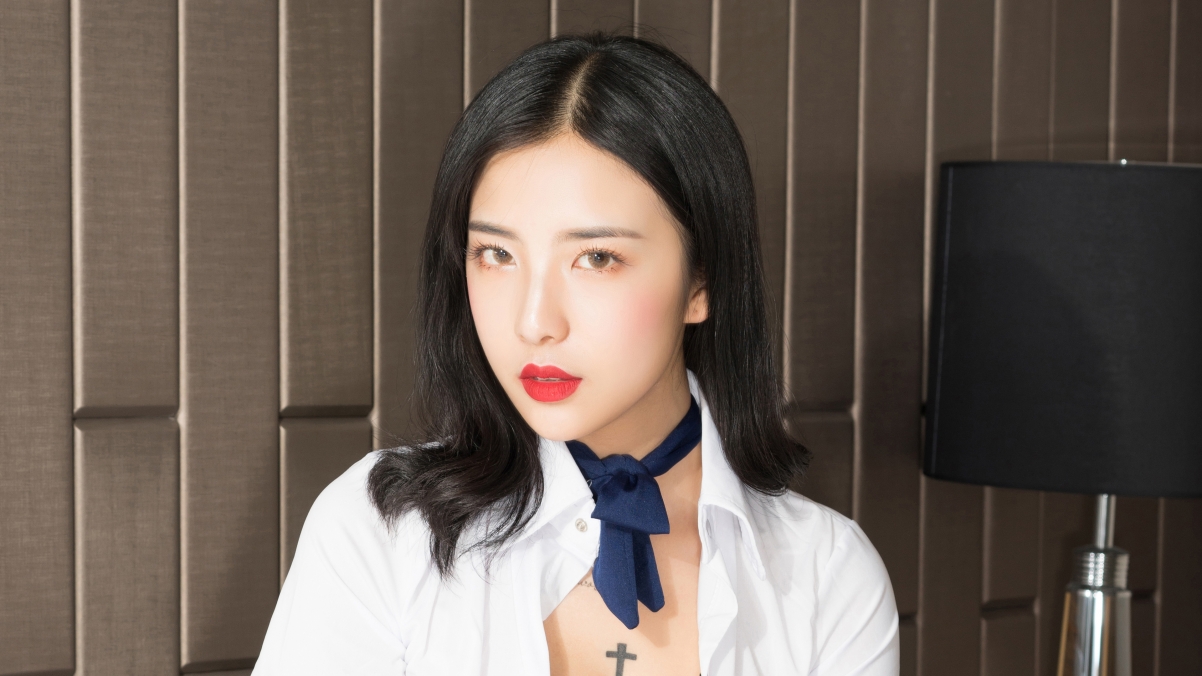 Beautiful Stewardess Ling Xue 4k Wallpaper