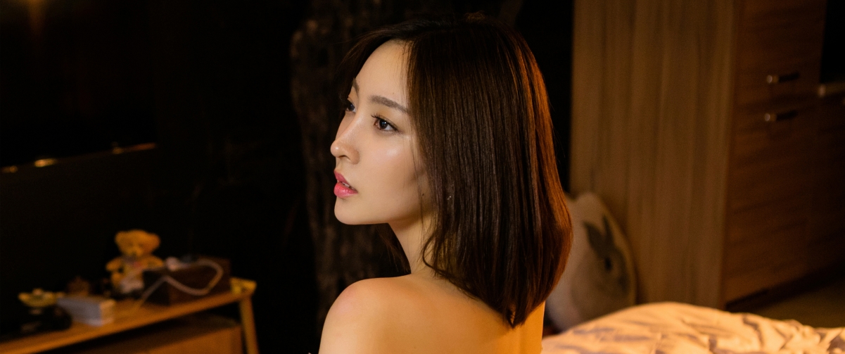 Beautiful profile face beauty model Wen Wen 34