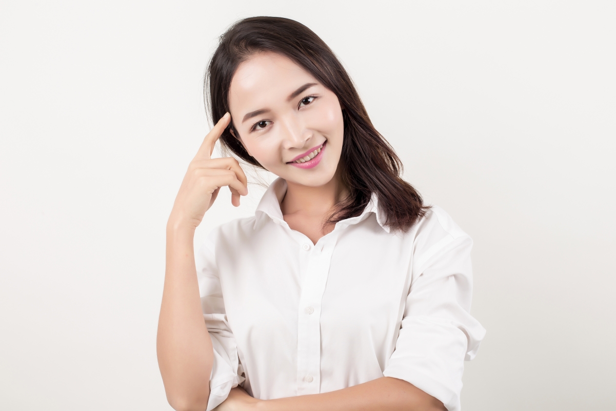 Studio shoot finger nodding professional woman 5K