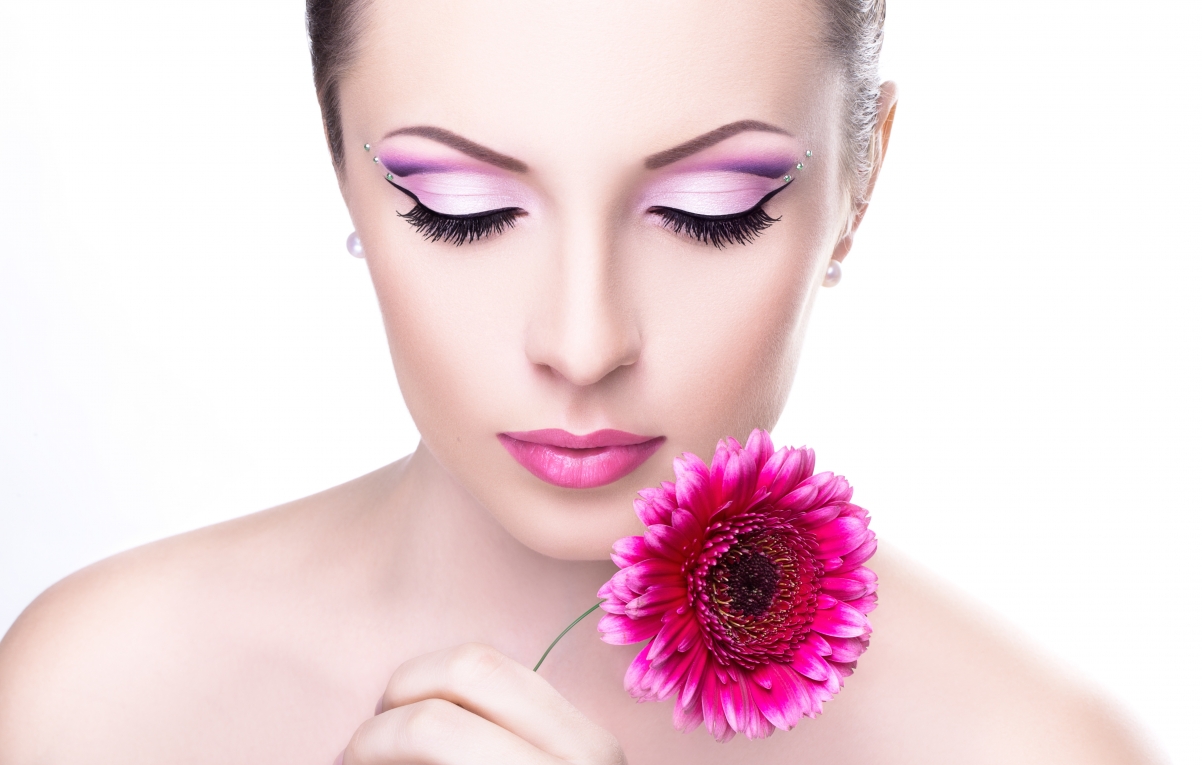 Female model makeup flowers 4k wallpaper