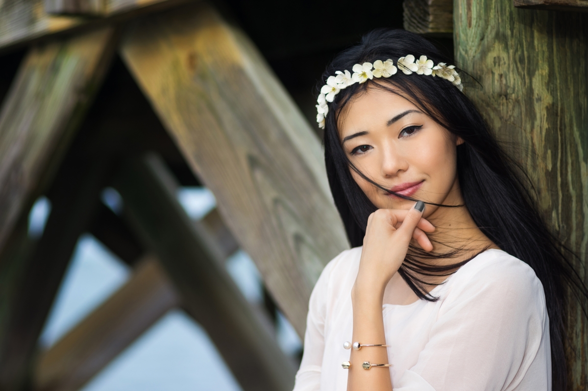 Girl pretty face wreath white