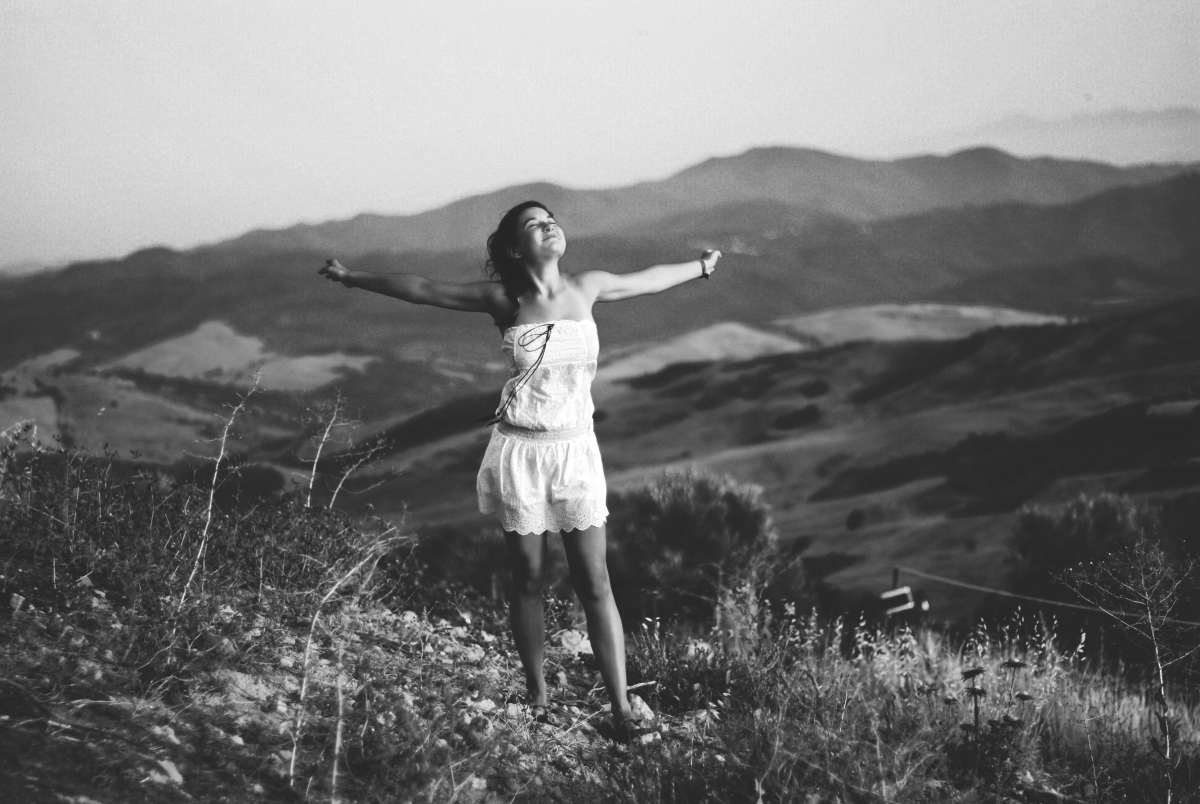 Girl short skirt black and white photography 4K wall