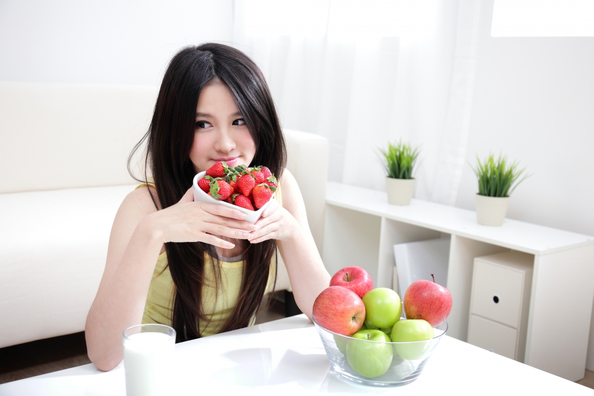 Girl Kitchen Fruit 4K Wallpaper