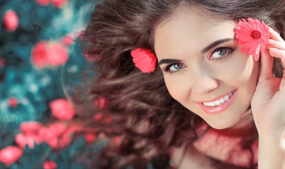 Girl smile mood flowers 4K