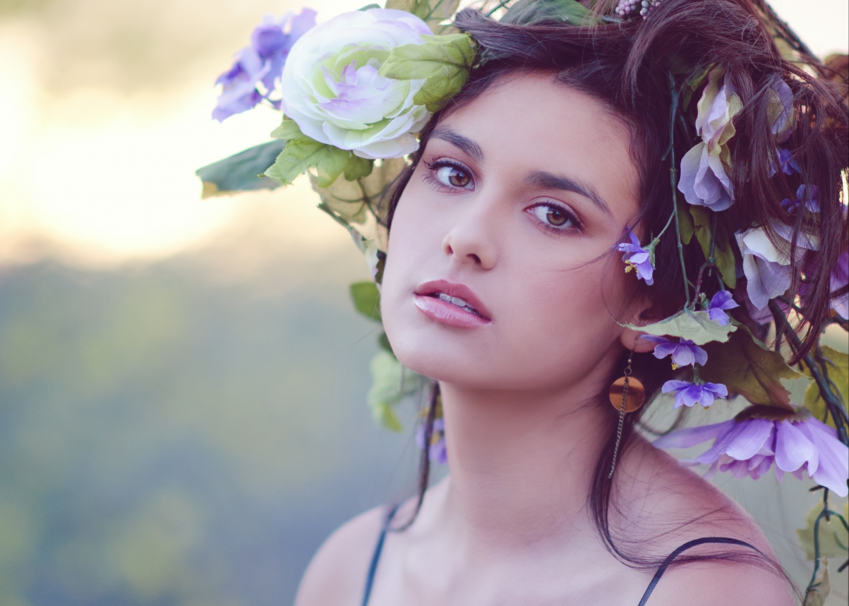 Girl wreath sexy beauty 4K wall