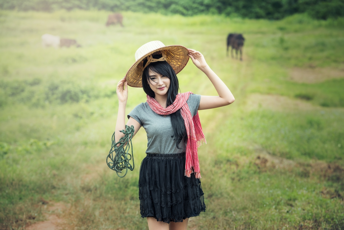 Rural grassland beauty hat black