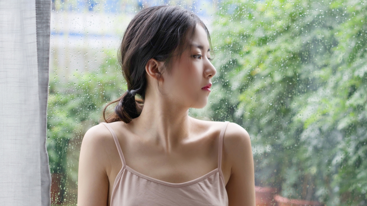 Ningning glass window front photo 4k wallpaper