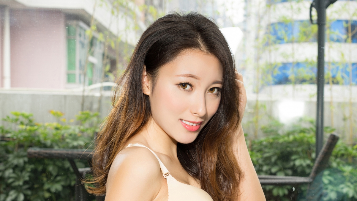 Nizi cute beauty model photo 3