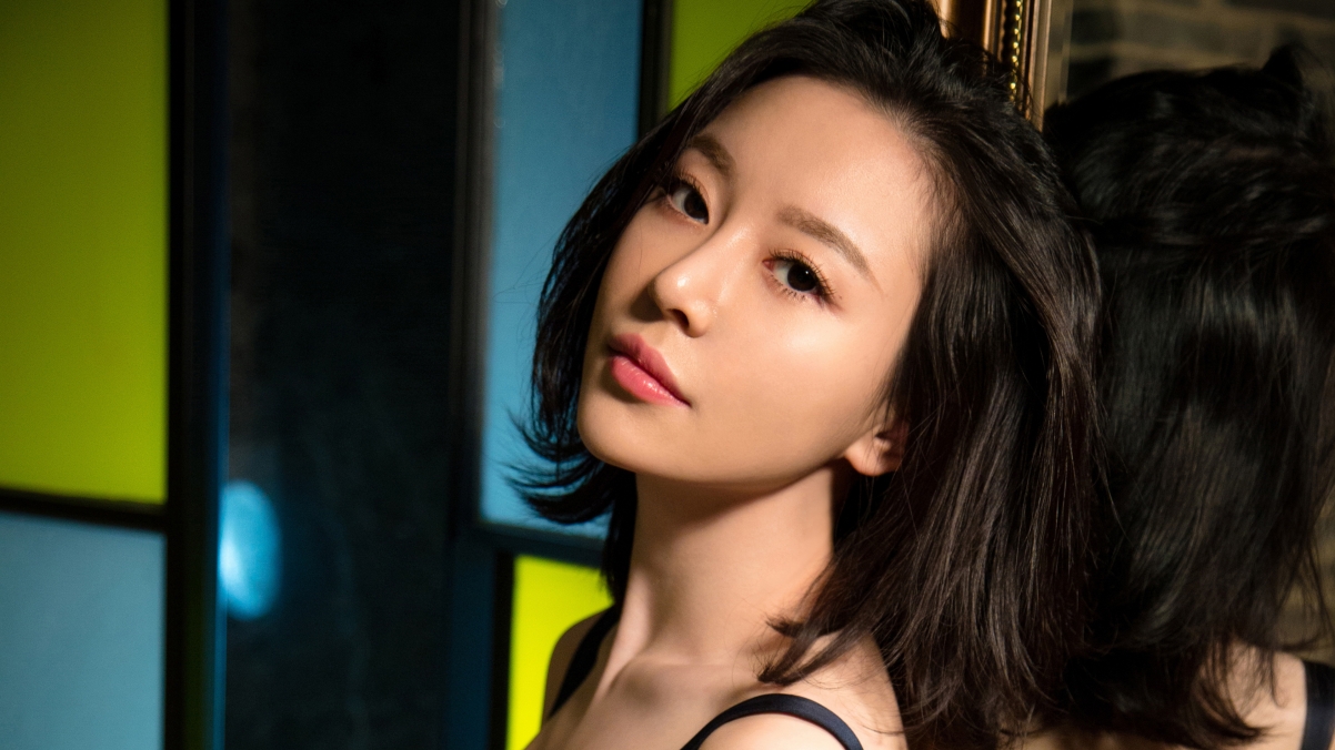 Mu Yuqian profile sexy beauty 4k wall