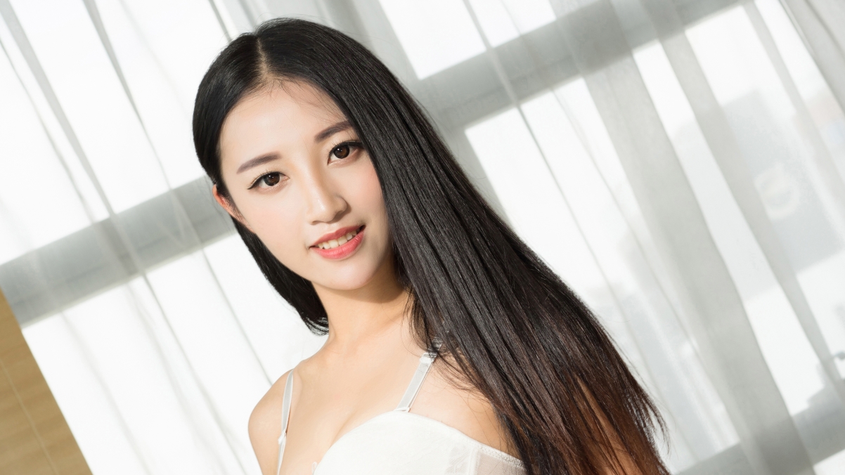 Minjun Long Hair Seductive Beauty 4K Wallpaper