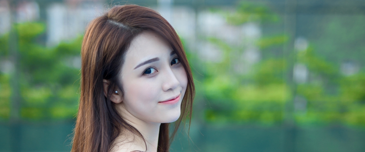 Beauty looking back sweet smile 3440x1